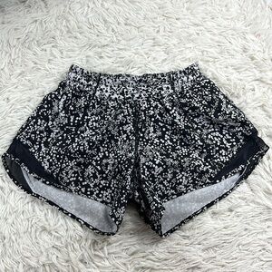 Lululemon Hotty Hot Short II *Long 4" Chirasu Black / Chirakasu Alpine White